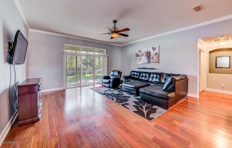 387 Sanwick Dr, Jacksonville, FL 32218