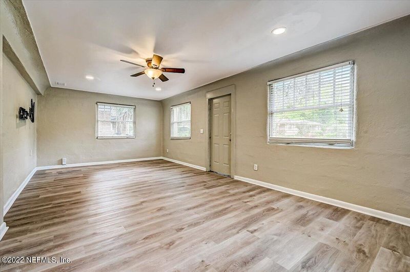 3884 Valencia Rd, Jacksonville, FL 32205