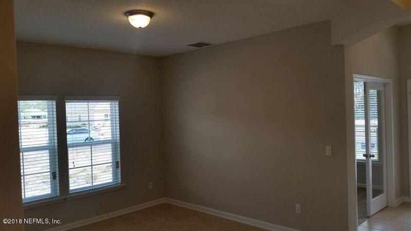 3891 Hammock Bluff Dr, Jacksonville, FL 32226