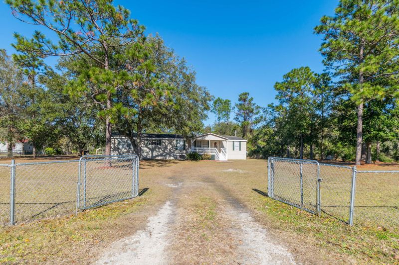 3893 Starratt Rd, Jacksonville, FL 32226