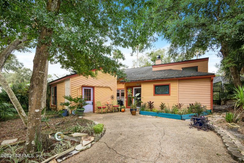 390 Garden Ln, Atlantic Beach, FL 32233