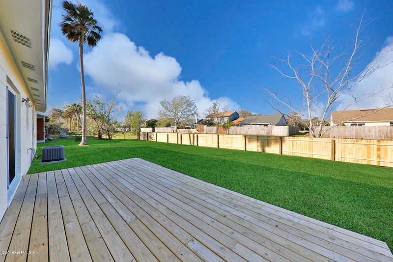 390 Skate Rd, Atlantic Beach, FL 32233