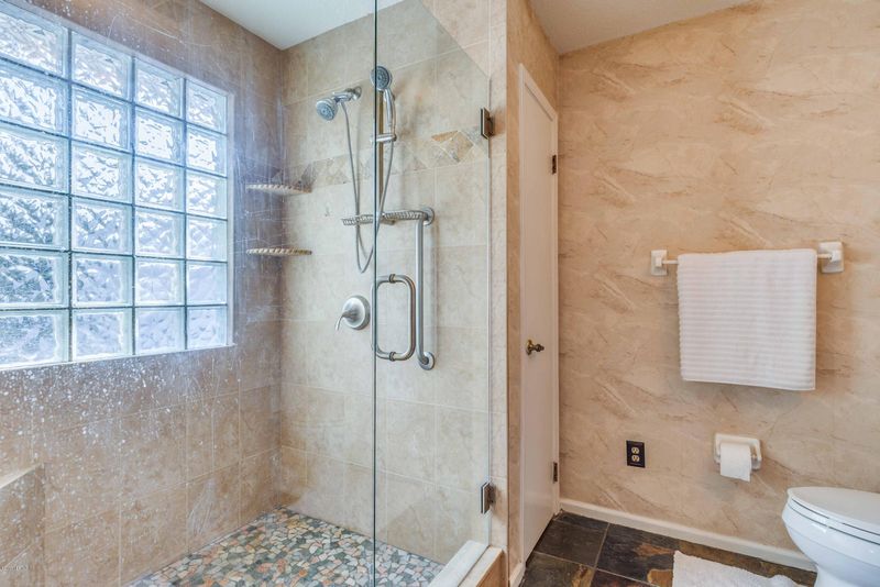 3901 Meadowview Dr N, Jacksonville, FL 32225