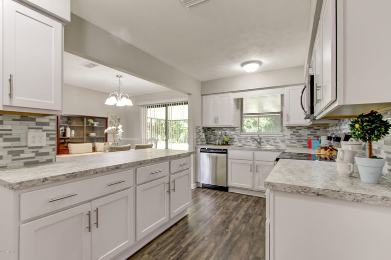 3915 Pittman Dr, Jacksonville, FL 32207