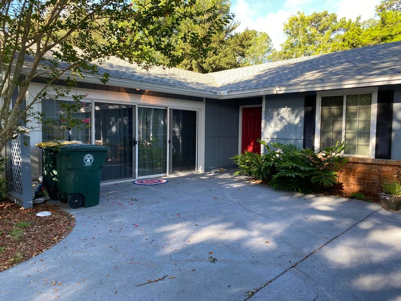 3916 Petite Dr W, Jacksonville, FL 32250
