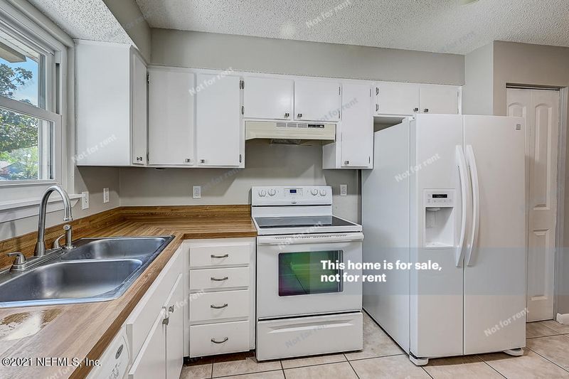 3919 Summer Pines Dr, Jacksonville, FL 32257