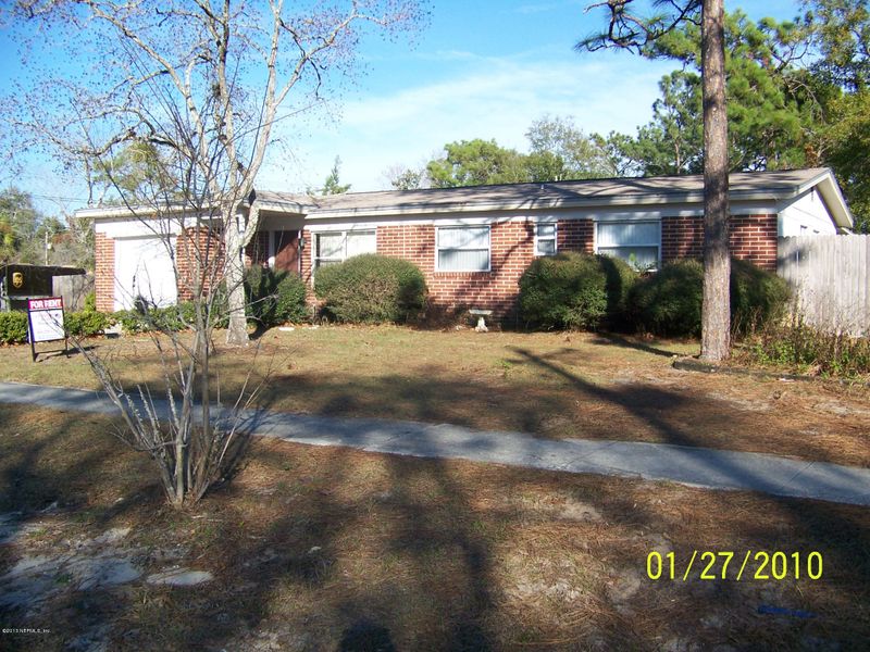 393 Corona Dr, Orange Park, FL 32073