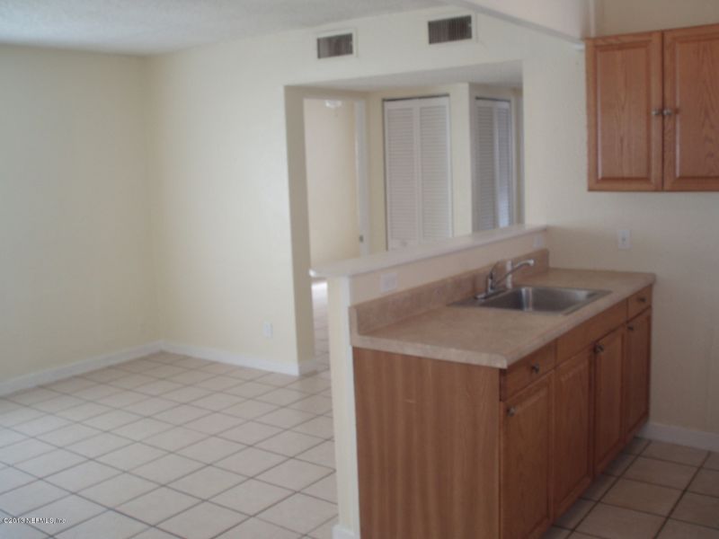 3939 Peach Dr, Jacksonville, FL 32246