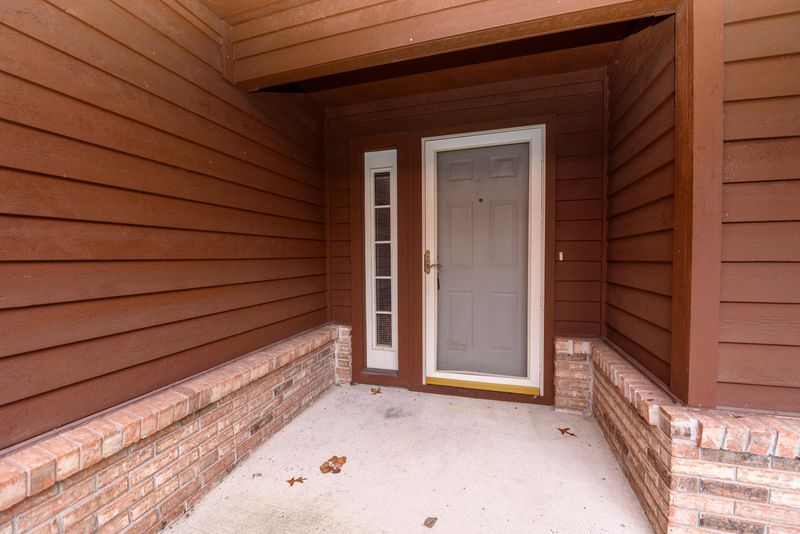 3947 E Arbor Bluff Ln, Jacksonville, FL 32225