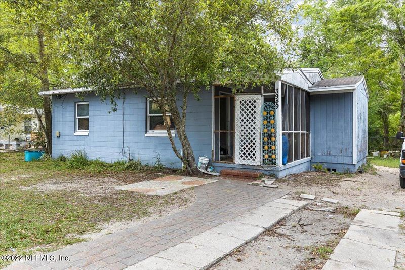3949 Eve Dr E, Jacksonville, FL 32246