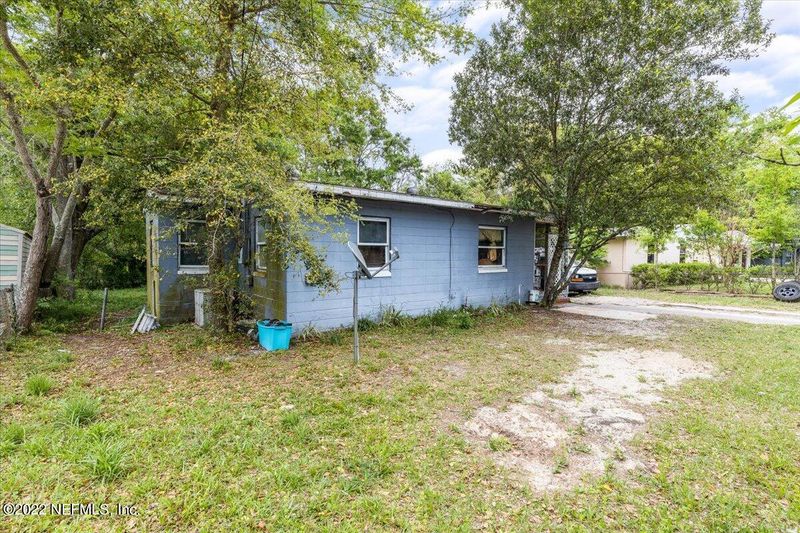 3949 Eve Dr E, Jacksonville, FL 32246