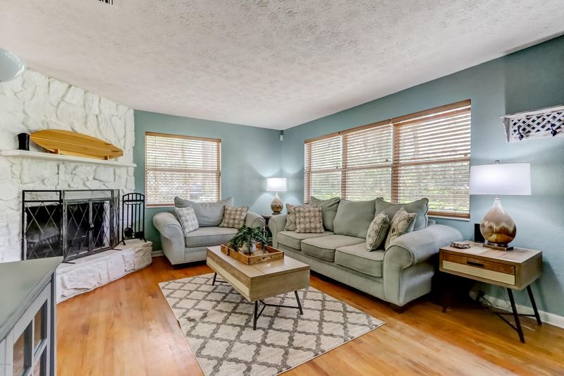3953 Shady Ln, Jacksonville, FL 32277