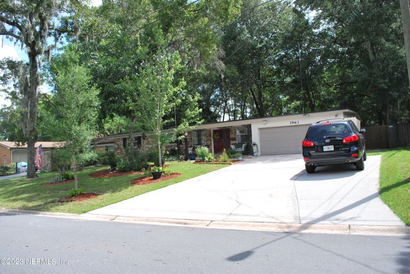3963 Meek Dr, Jacksonville, FL 32277