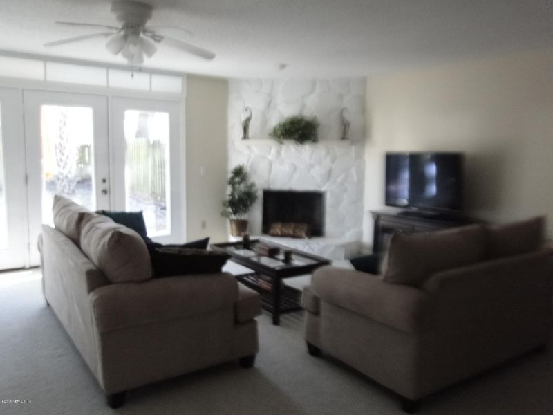 3985 Meadowview Dr N, Jacksonville, FL 32225