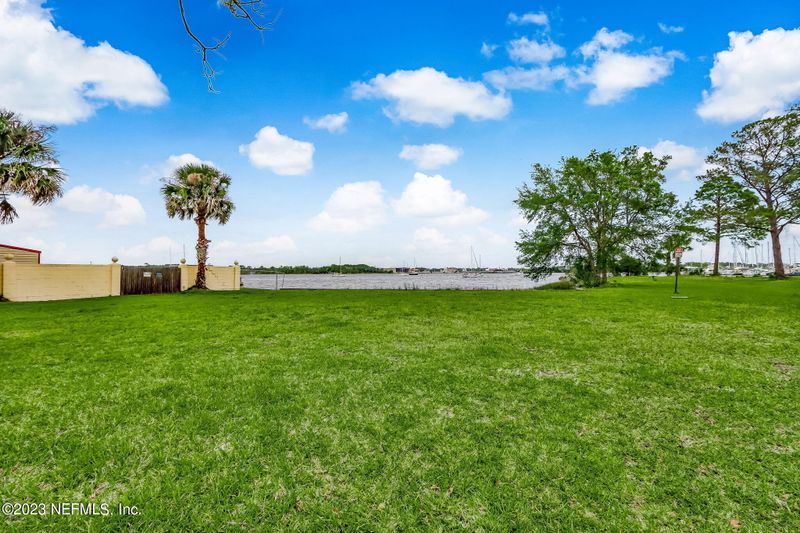 400 Trout River Dr, Jacksonville, FL 32208