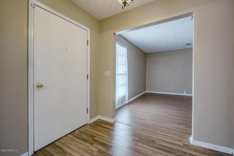 4012 Greenwillow Ln S, Jacksonville, FL 32277