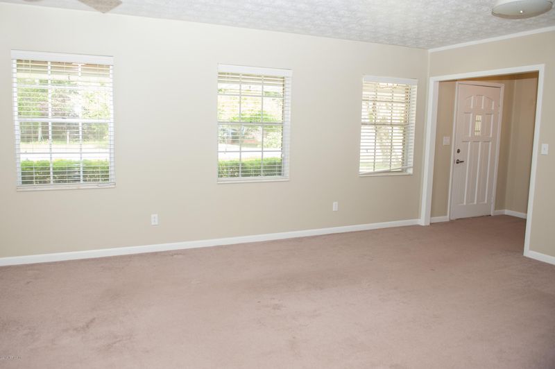 402 N St Clair St, Starke, FL 32091