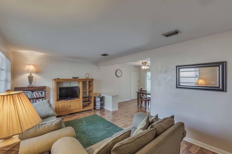 4020 Rogero Rd, Jacksonville, FL 32277
