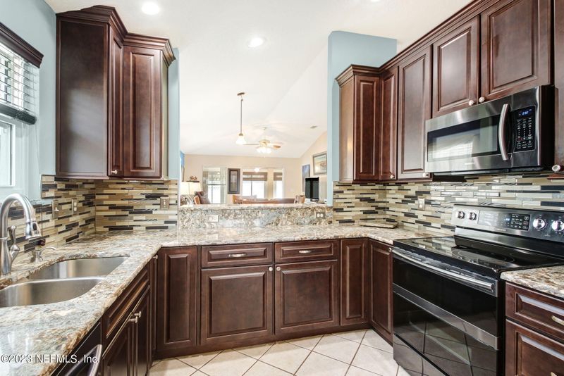 404 Corklan Ct, St Johns, FL 32259