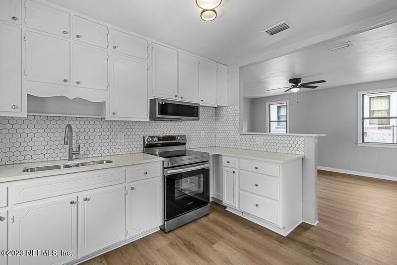 4055 Walnut St, Jacksonville, FL 32206