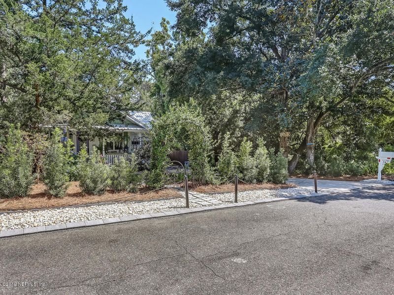 406 N 4th St, Fernandina Beach, FL 32034