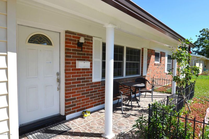 4067 Dayrl Rd, Jacksonville, FL 32207