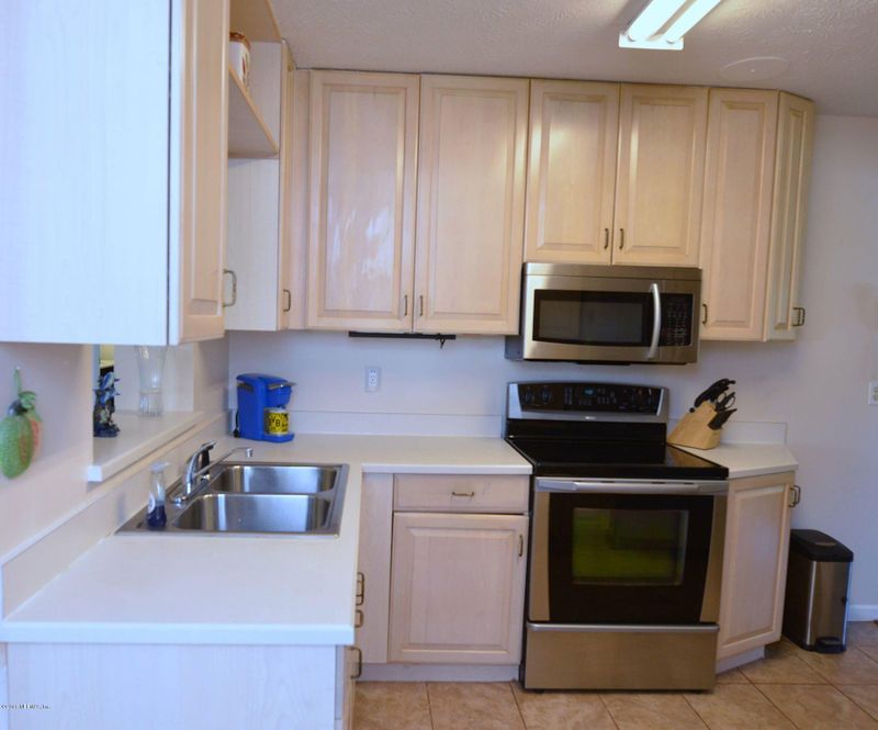 4067 Dayrl Rd, Jacksonville, FL 32207