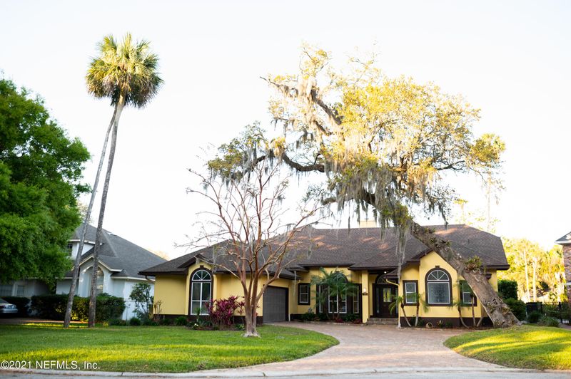 411 Snapping Turtle Dr E, Atlantic Beach, FL 32233
