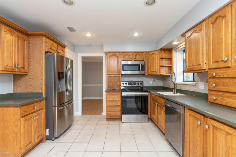 4124 Bess Rd, Jacksonville, FL 32277
