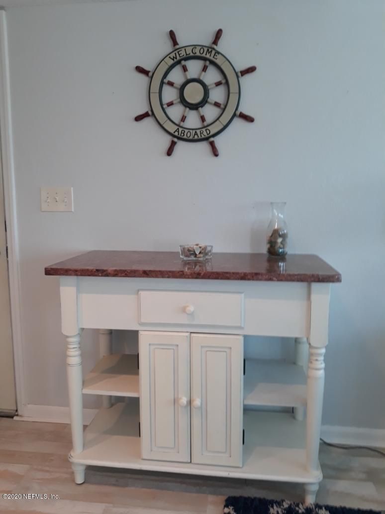 413 1st St S #202, Jacksonville Beach, FL 32250
