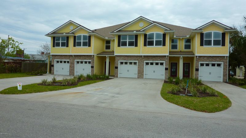 418 7th Ave N #TH 3, Jacksonville Beach, FL 32250