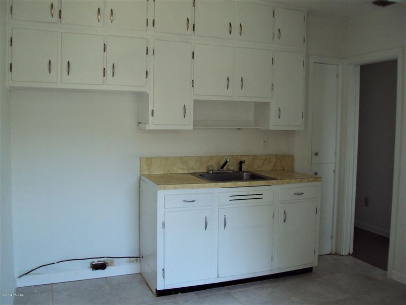 42 W 44th St, Jacksonville, FL 32208