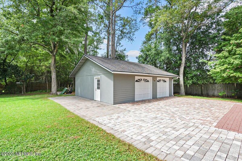 422 Lucys Ln, Orange Park, FL 32003