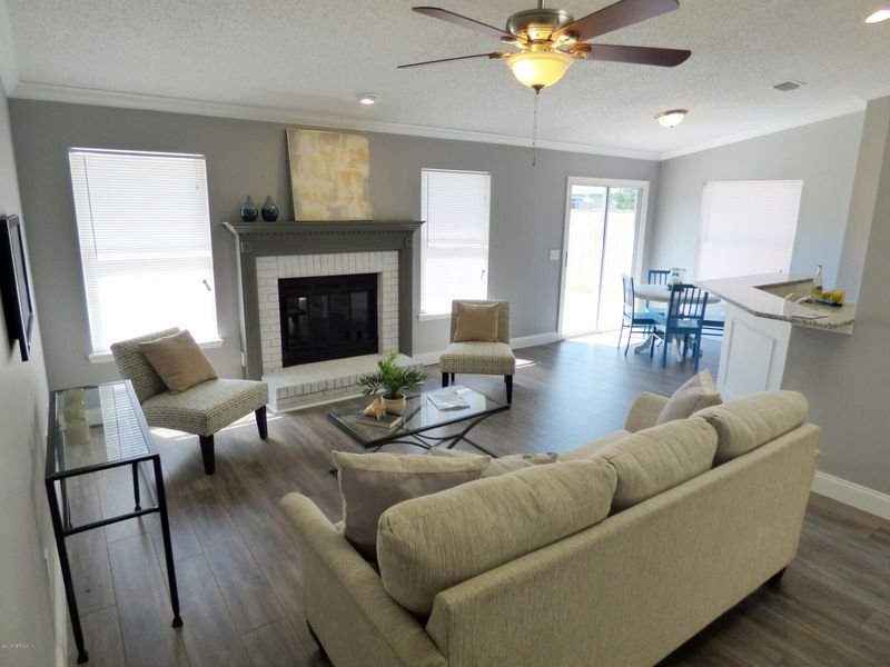 422 Prindle Dr E, Jacksonville, FL 32225
