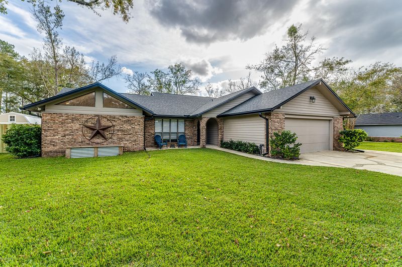 422 Wheatfield Ct, Fleming Island, FL 32003
