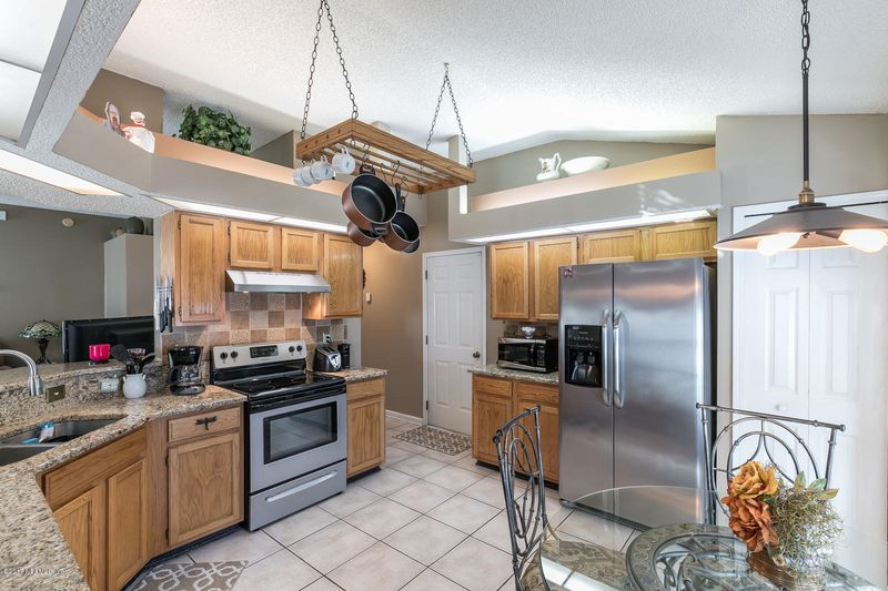425 Buckeye Ln E, St Johns, FL 32259