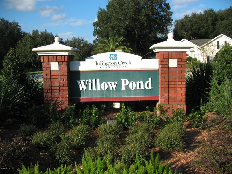 425 Oak Pond Dr, St Johns, FL 32259