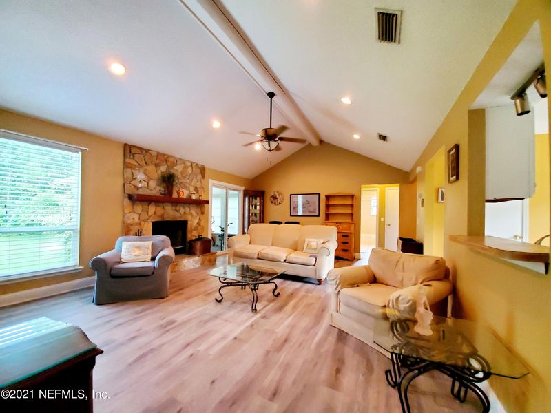 426 Cockatiel Dr, Jacksonville, FL 32225