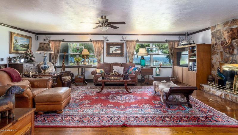 428 Myrtle Ave, Green Cove Springs, FL 32043