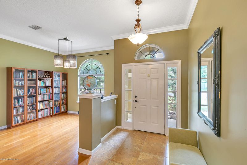 429 Crescent Pond Dr, Jacksonville, FL 32259