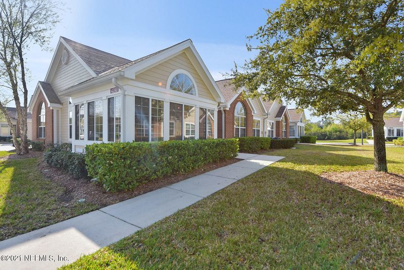 4290 Redtail Hawk Dr, Jacksonville, FL 32257