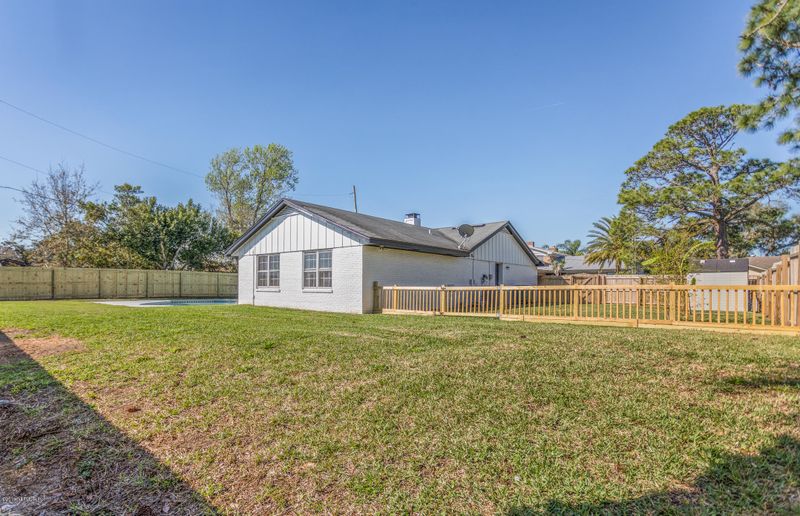 4301 Seabreeze Dr, Jacksonville, FL 32250