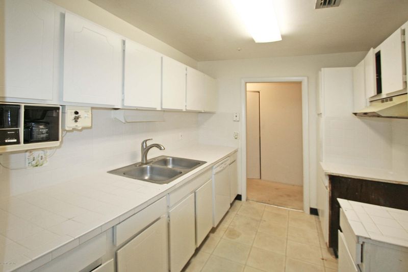 4329 Plaza Gate Ln S #202, Jacksonville, FL 32217