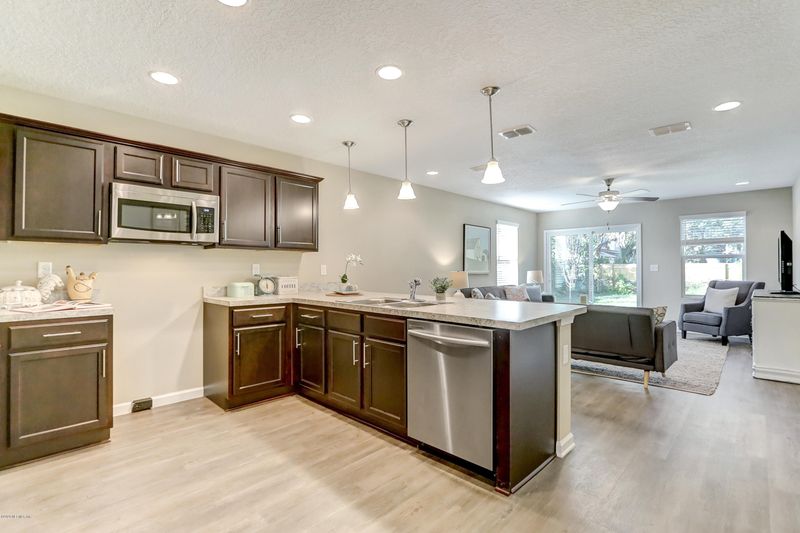 4333 Campus Hills Cir, Jacksonville, FL 32218