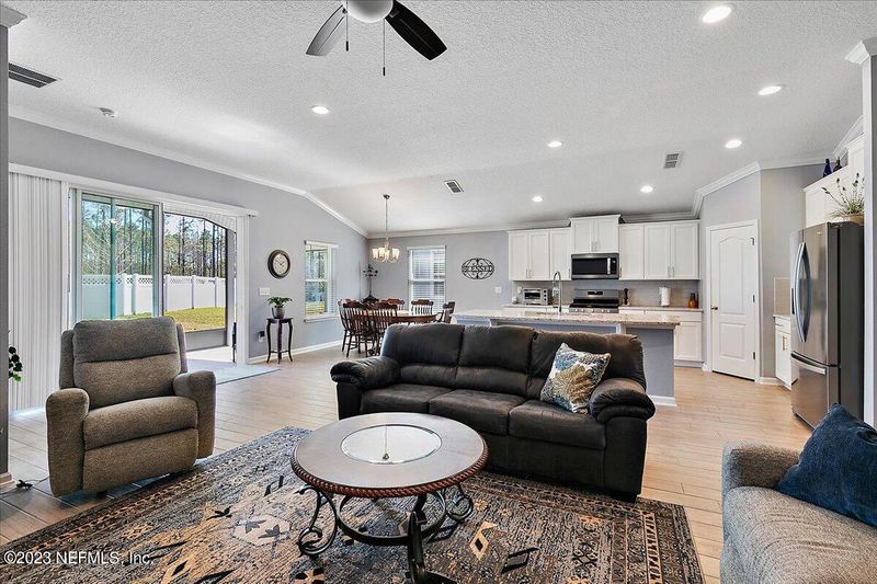 435 Glasgow Dr, St Johns, FL 32259