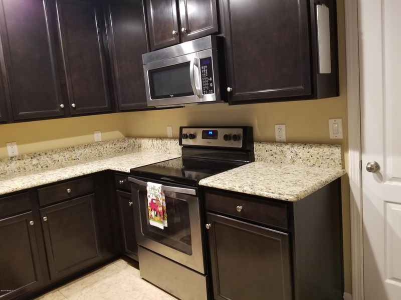 436 Walnut Dr, St Johns, FL 32259