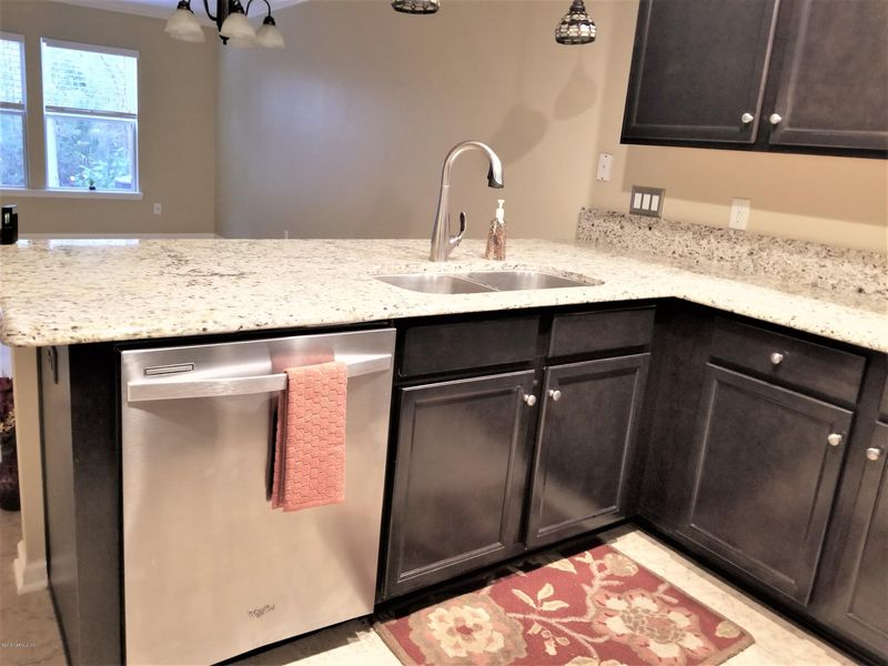 436 Walnut Dr, St Johns, FL 32259