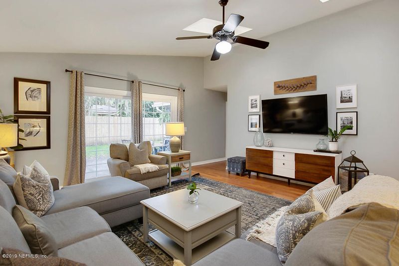 4362 Lake Woodbourne Dr, Jacksonville, FL 32217