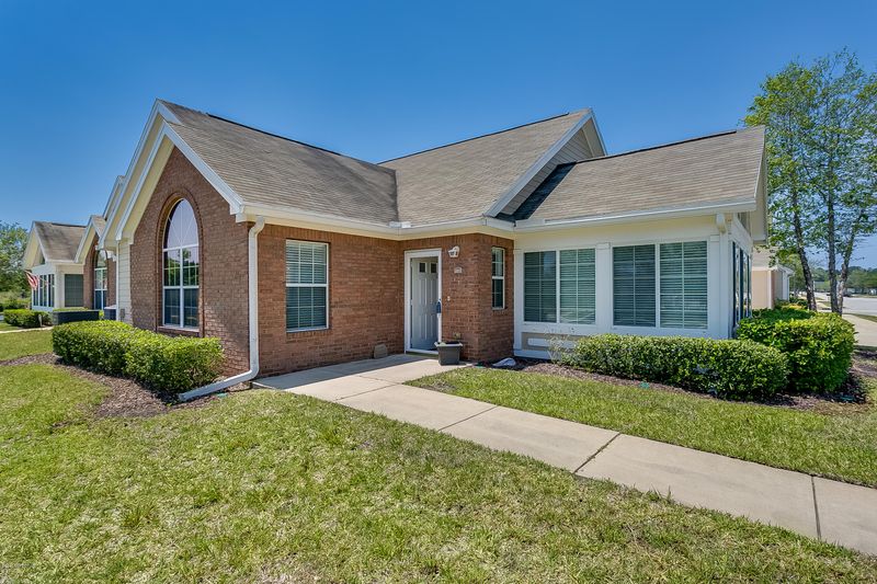 4364 Redtail Hawk Dr, Jacksonville, FL 32257