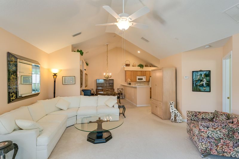 4364 Redtail Hawk Dr, Jacksonville, FL 32257